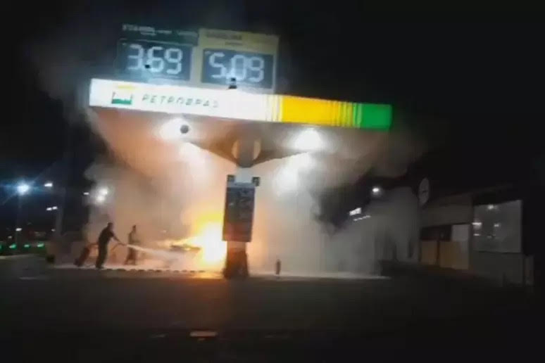 Explosão de GNV atinge posto, em São Gonçalo